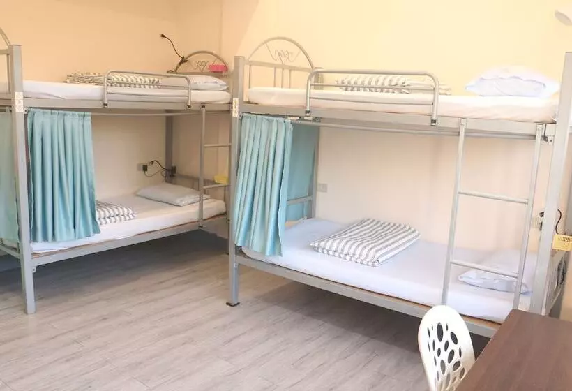 On My Way Taipei Hostel