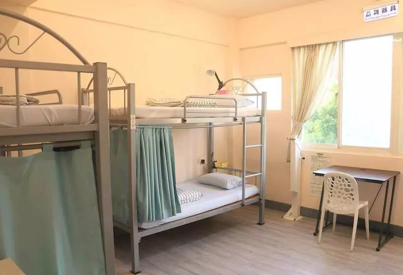 On My Way Taipei Hostel