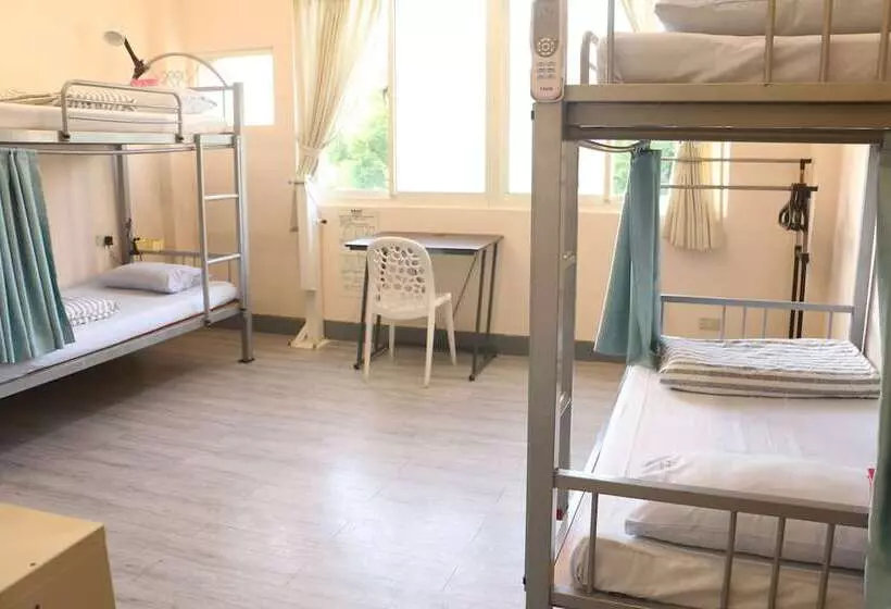 On My Way Taipei Hostel