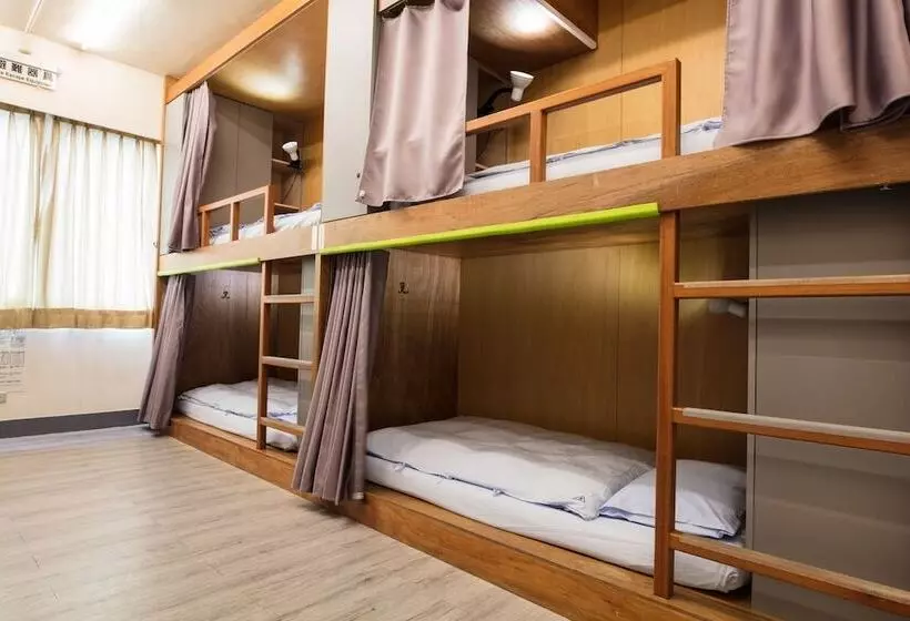 On My Way Taipei Hostel