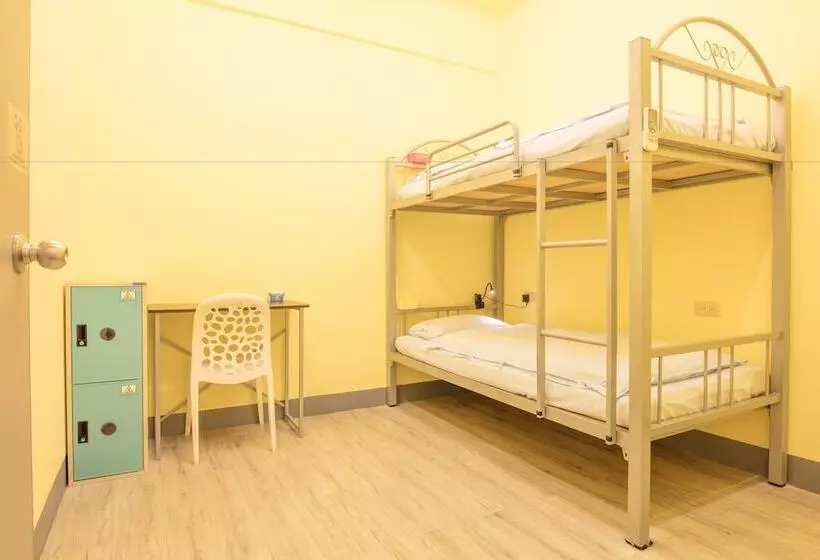 On My Way Taipei Hostel