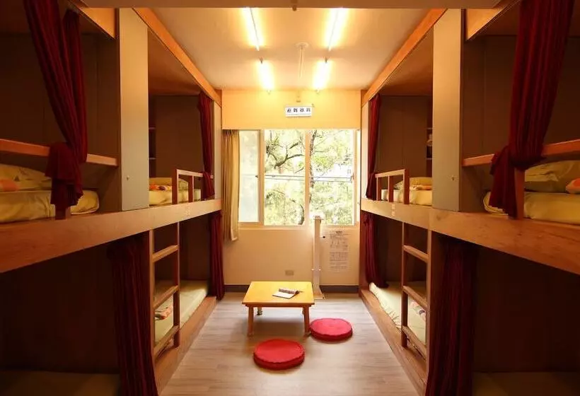 On My Way Taipei Hostel