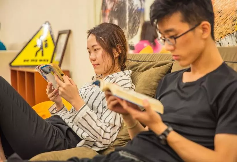 On My Way Taipei Hostel