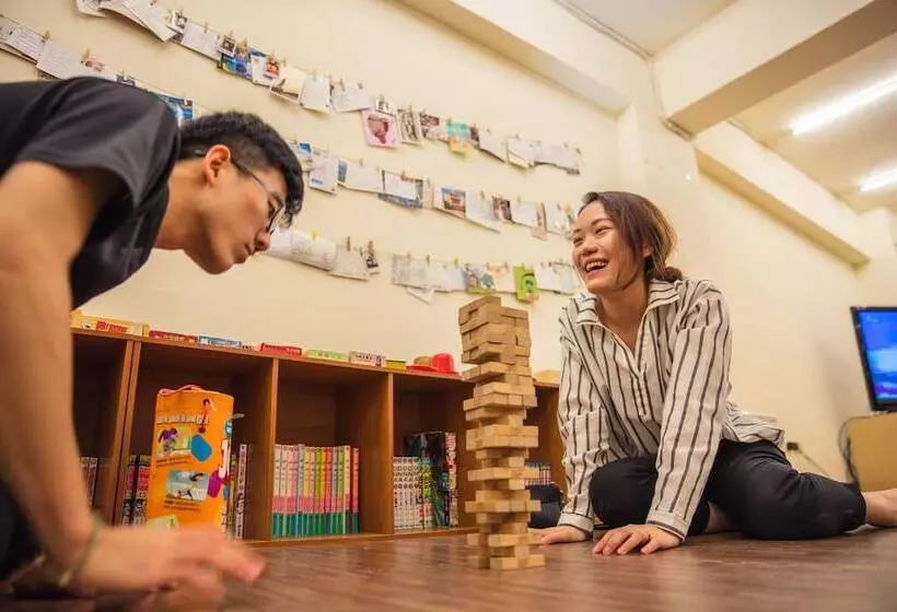 On My Way Taipei Hostel