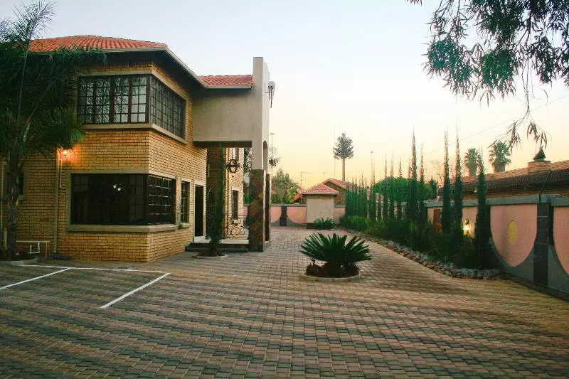 Пансион Eco Park Lodge