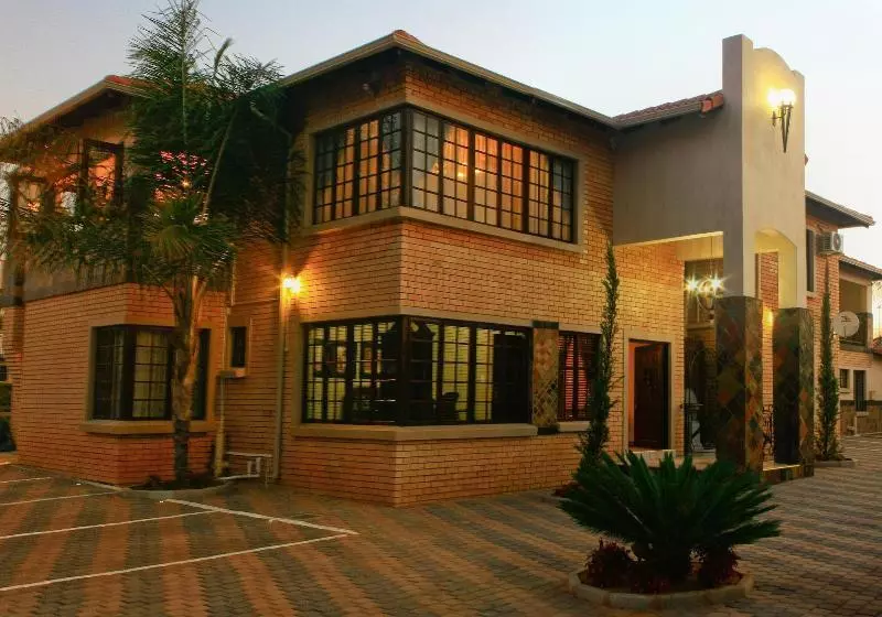 Пансион Eco Park Lodge