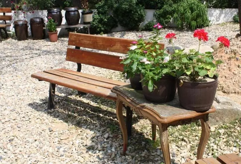 Пансион Jeonju Hanok Maeul Hongran Mideok Hanok