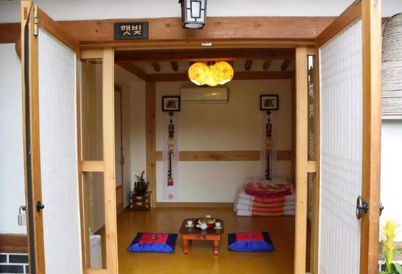 Пансион Jeonju Hanok Maeul Hongran Mideok Hanok