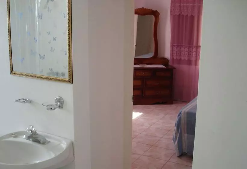 پانسیون Treasure Bay Guesthouse