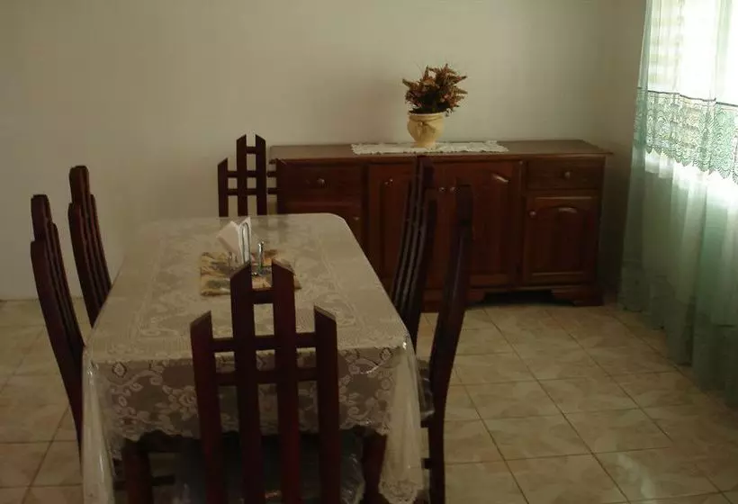 پانسیون Treasure Bay Guesthouse