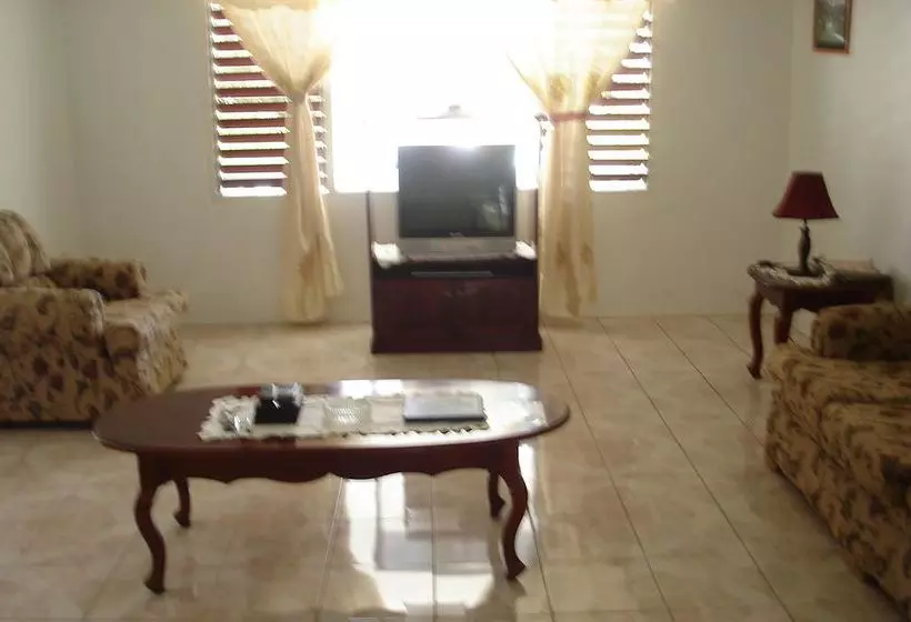 پانسیون Treasure Bay Guesthouse