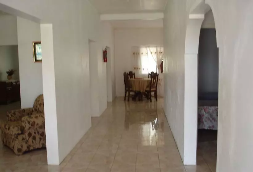 پانسیون Treasure Bay Guesthouse