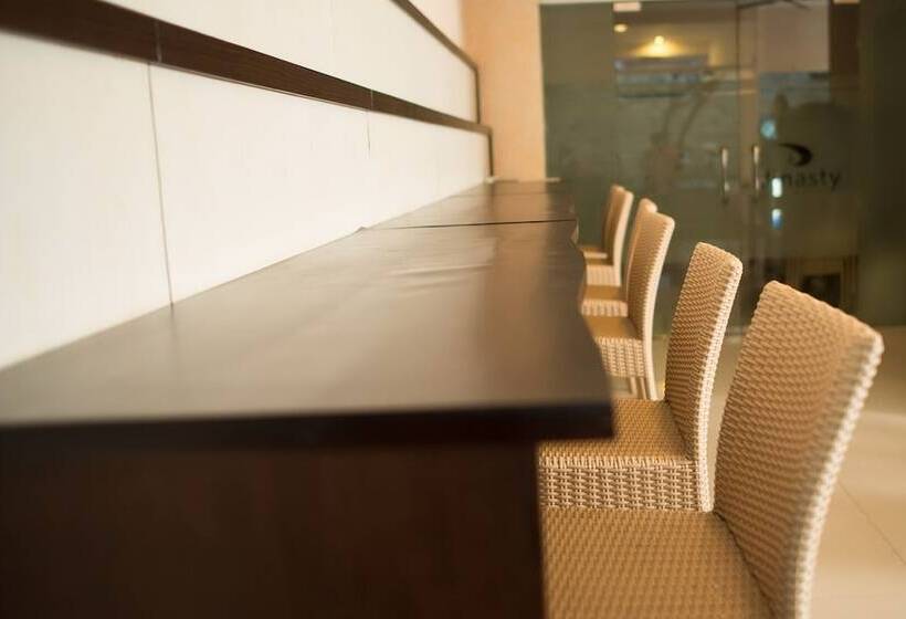 فندق Dinasty Smart