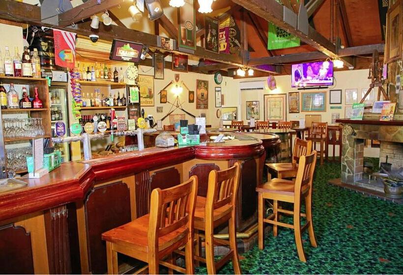 Darcy Arms Hotel Motel