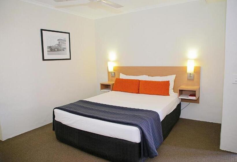 Darcy Arms Hotel Motel