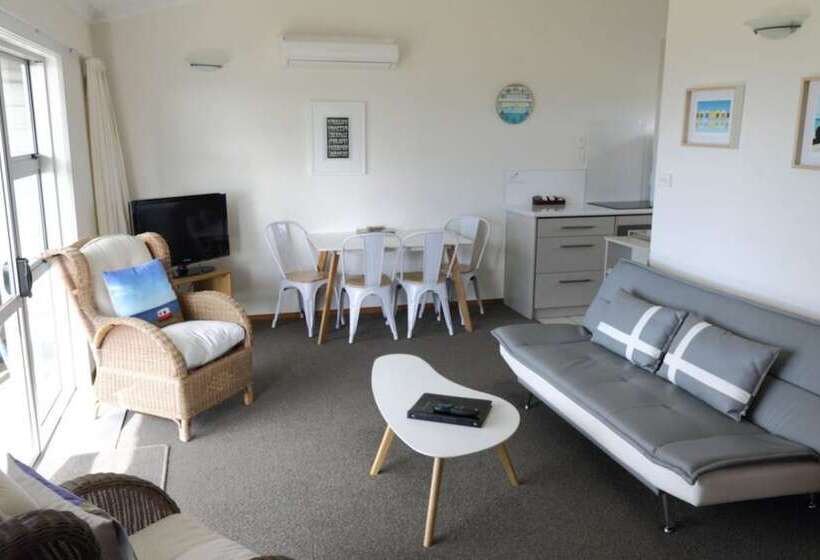 Pacific Rendezvous Resort