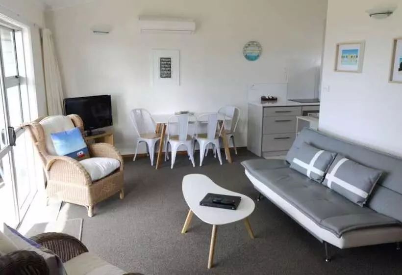 Pacific Rendezvous Resort