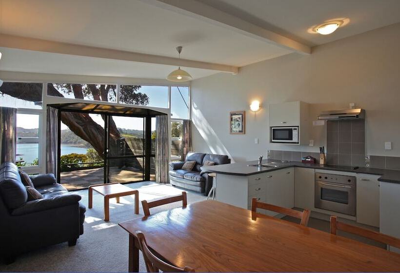 Pacific Rendezvous Resort