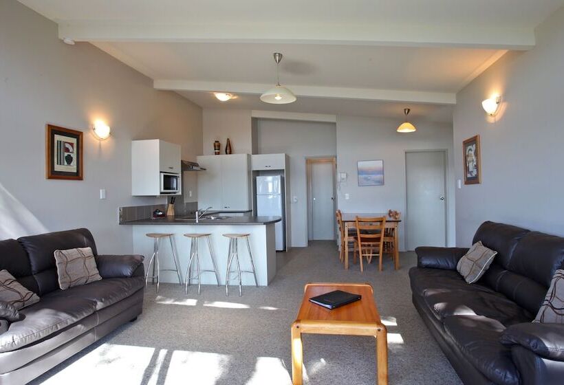 Pacific Rendezvous Resort