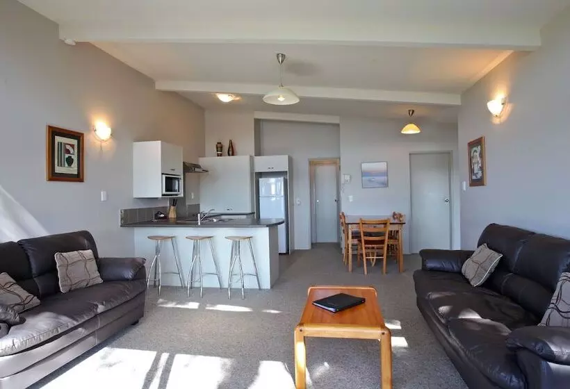 Pacific Rendezvous Resort