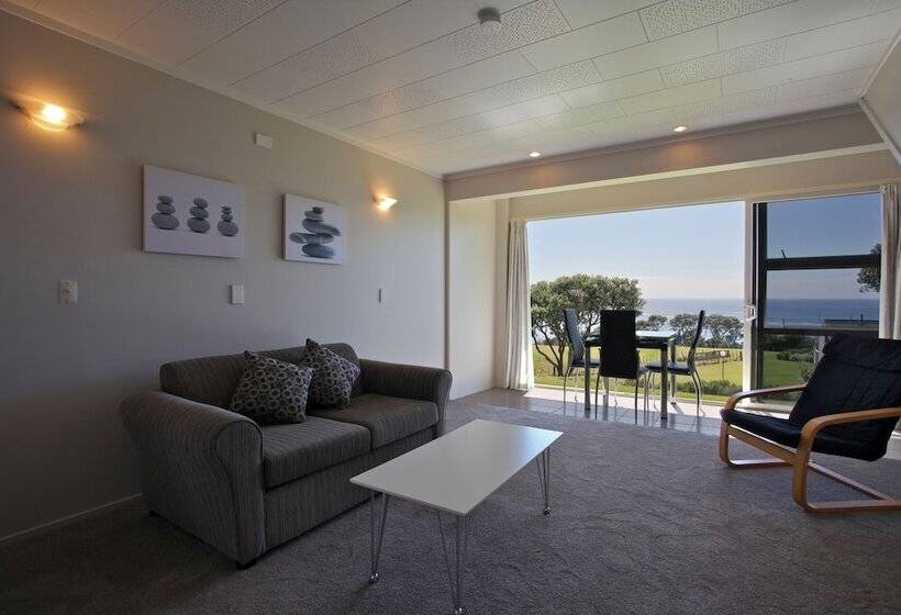 Pacific Rendezvous Resort