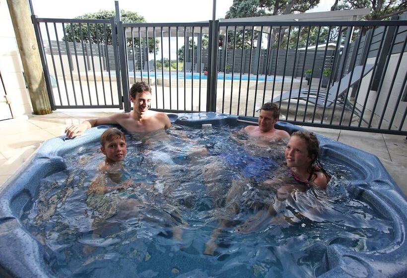 Pacific Rendezvous Resort