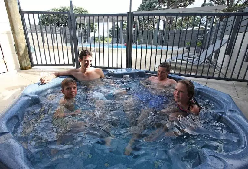 Pacific Rendezvous Resort