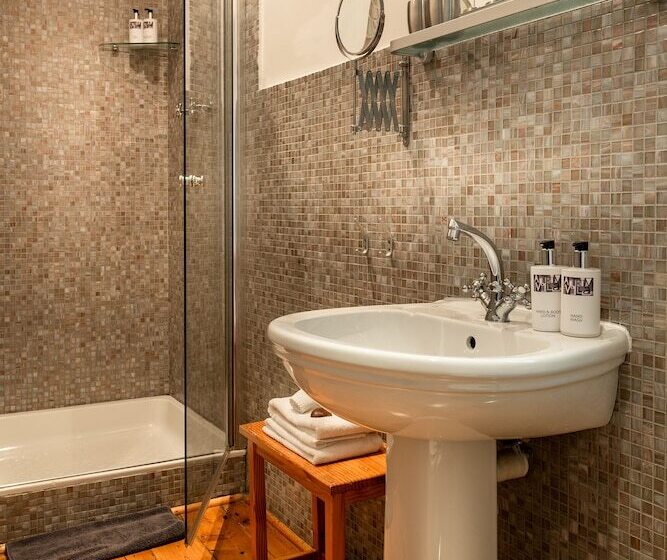 膳宿费 Antrim Villa