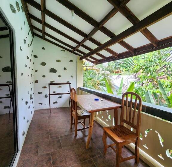 Tiptop Hotel, Resto And Delishop