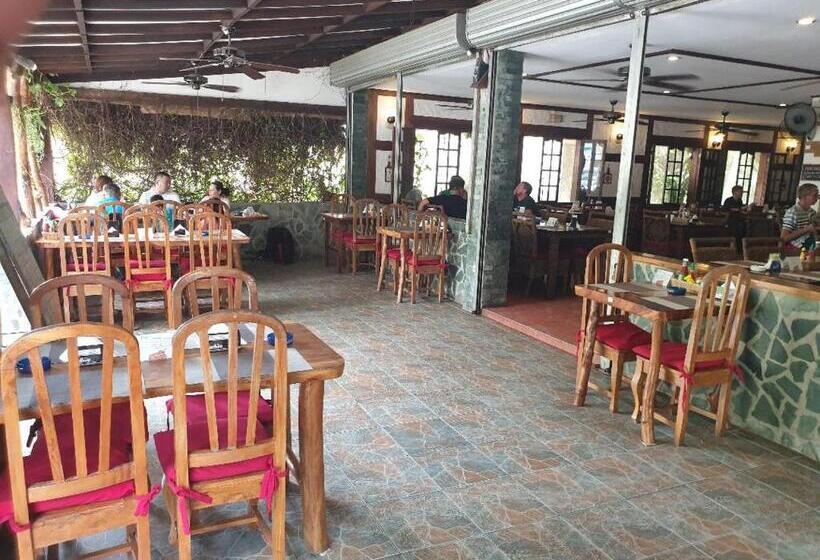 Tiptop Hotel, Resto And Delishop