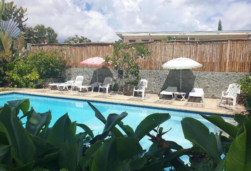 Tiptop Hotel, Resto And Delishop