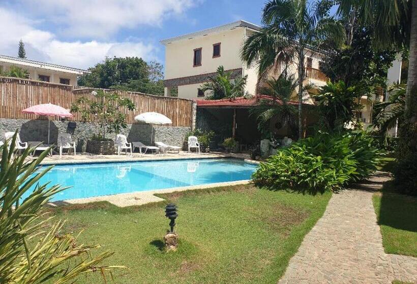 Tiptop Hotel, Resto And Delishop