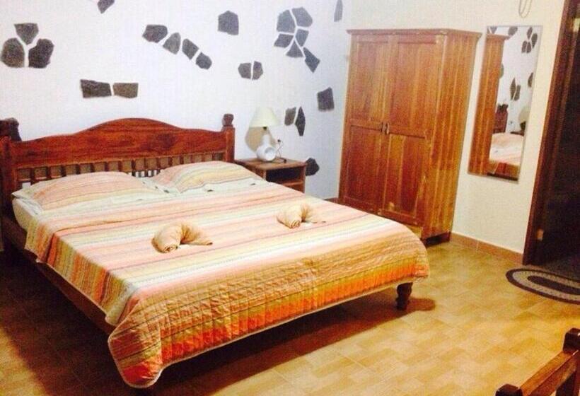 Tiptop Hotel, Resto And Delishop