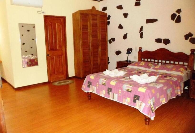 Tiptop Hotel, Resto And Delishop