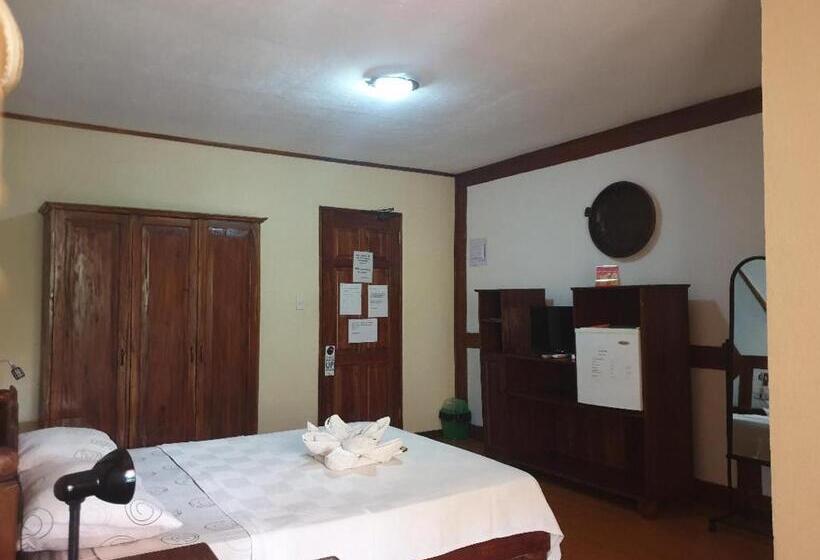 Tiptop Hotel, Resto And Delishop