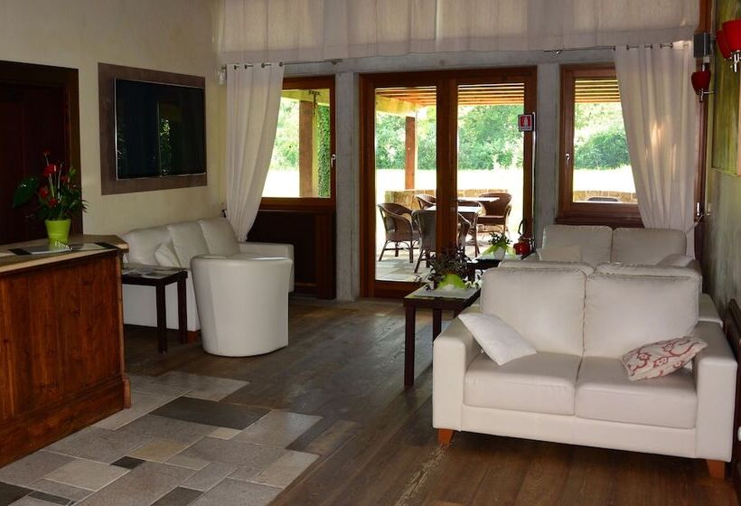 فندق Albergo Vinnaeria La Baita