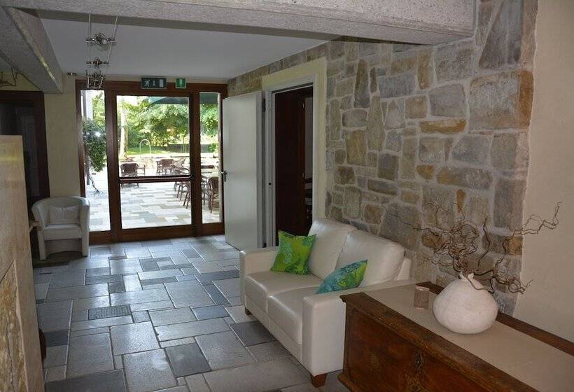 فندق Albergo Vinnaeria La Baita