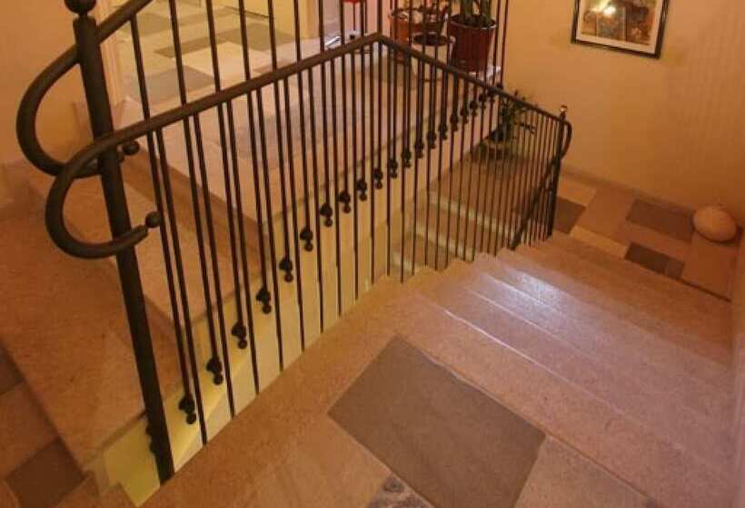 فندق Albergo Vinnaeria La Baita