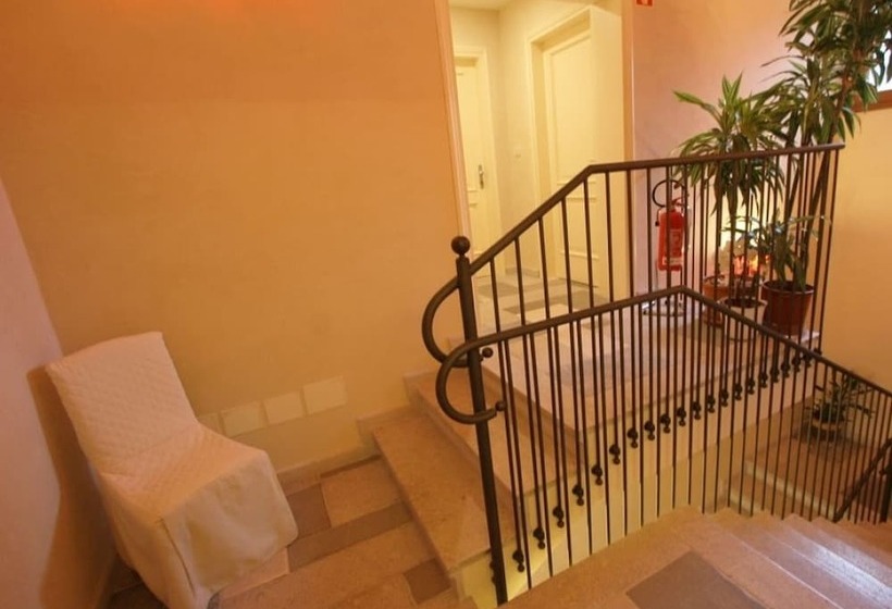 فندق Albergo Vinnaeria La Baita