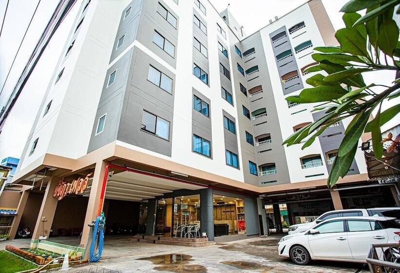 בית מלון כפרי Chudchada Place Hat Yai