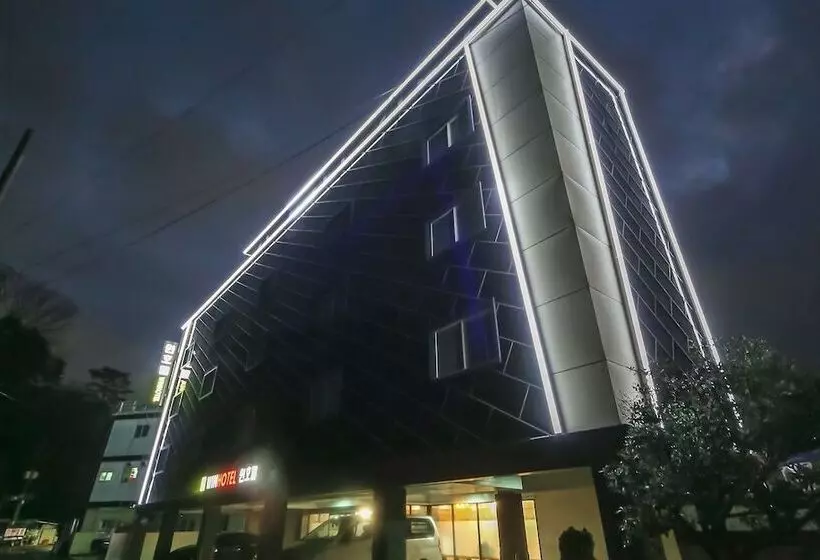 בית מלון כפרי Geoje Win