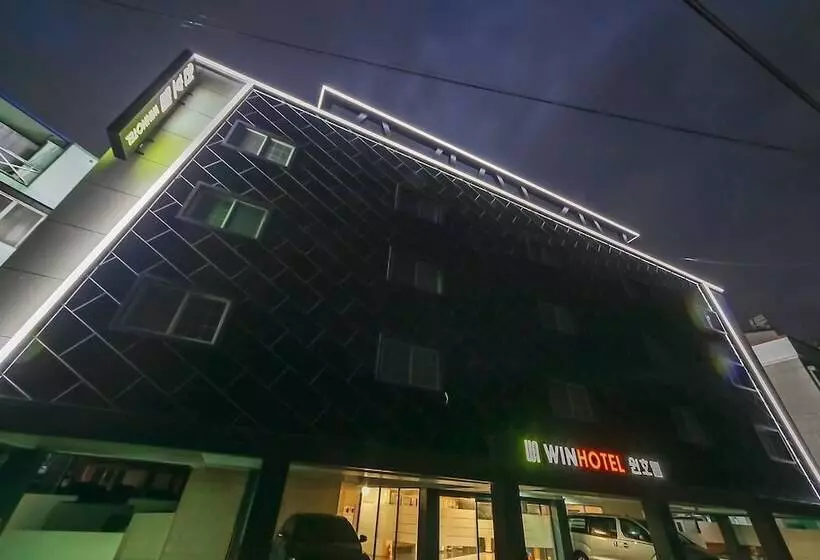 בית מלון כפרי Geoje Win