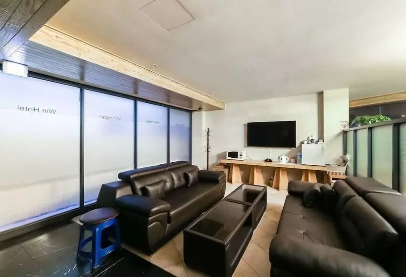 בית מלון כפרי Geoje Win