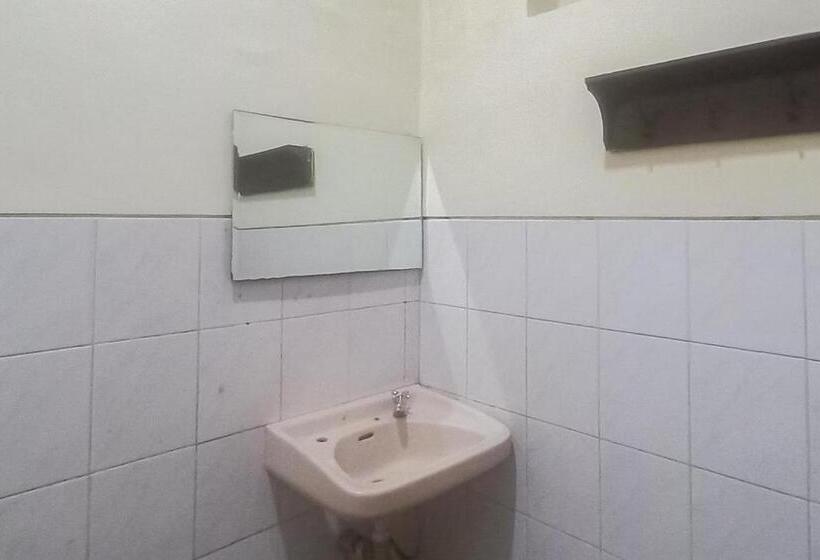 Отель Malang Near Alun Alun Malang Redpartner