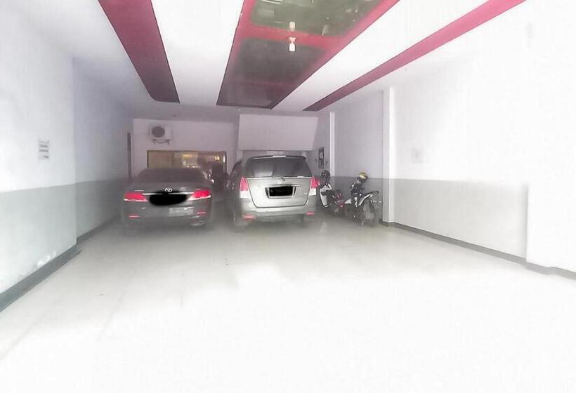 Отель Malang Near Alun Alun Malang Redpartner