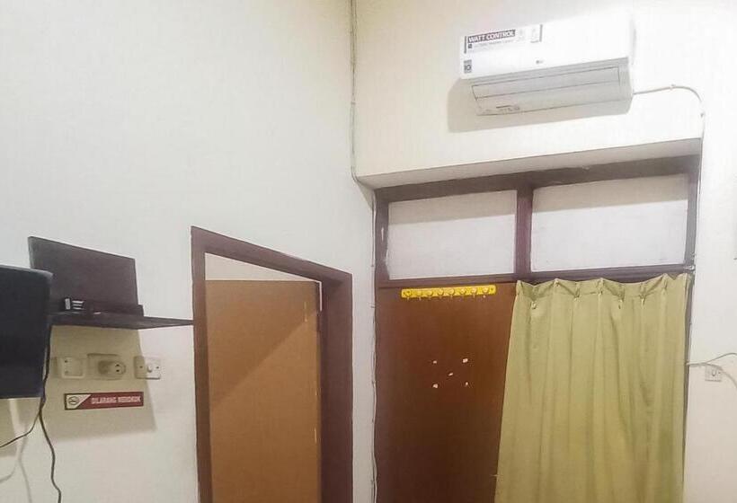 Отель Malang Near Alun Alun Malang Redpartner