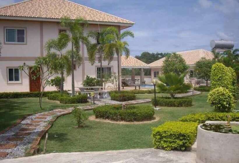 בית מלון כפרי Narnia Resort Pattaya 2