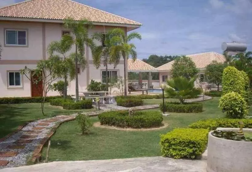 בית מלון כפרי Narnia Resort Pattaya 2