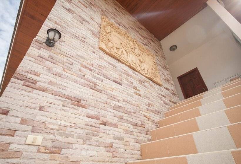 בית מלון כפרי Narnia Resort Pattaya 2