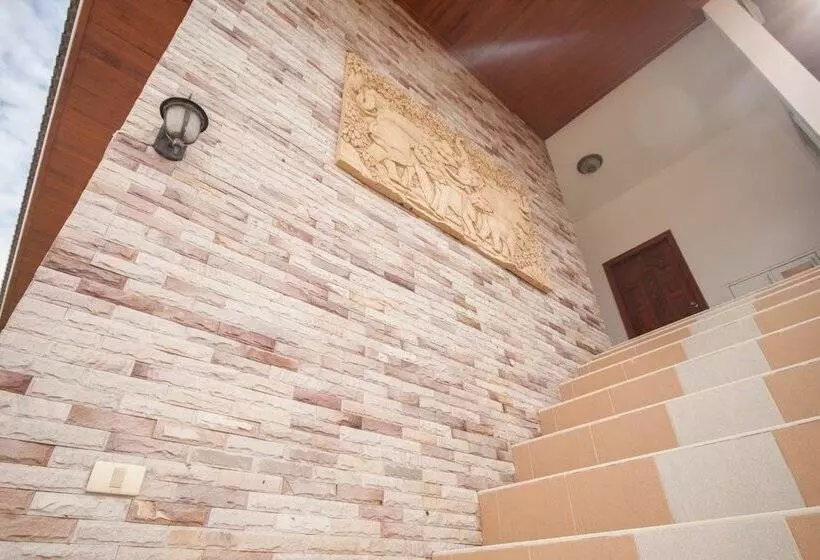 בית מלון כפרי Narnia Resort Pattaya 2